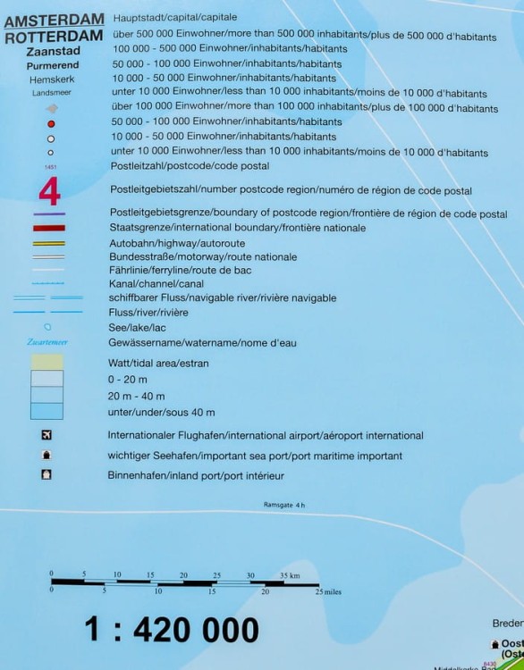 Beneluks 1:420 000. Belgia, Holandia, Luksemburg. Mapa administracyjna z kodami pocztowymi w wersji magnetycznej. Wydawnictwo: Stiefel. Legenda