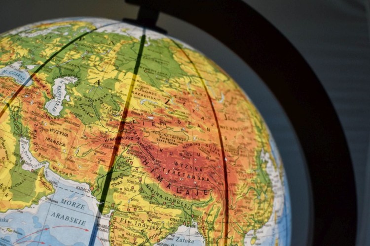 Globus 42 cm. Fizyczny. Podświetlany. Drewniana oprawa. Podświetlony - fragment 1