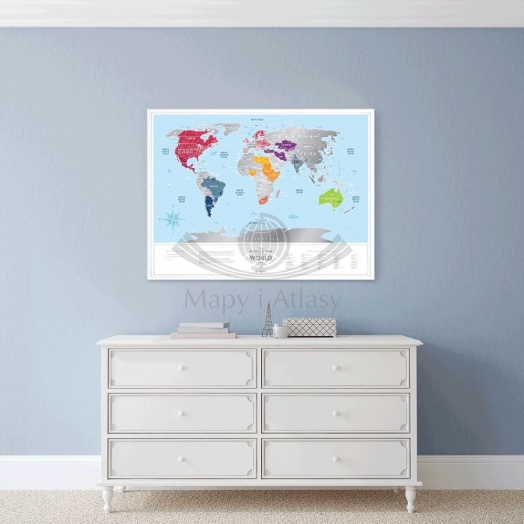 Świat. Mapa zdrapka Travel Map Silver World. Przykład oprawy i aranżacji