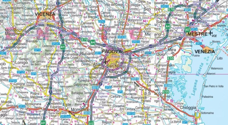 Włochy, część północna 1:650 000. Laminowana mapa samochodowa wydawnictwa ExpressMap. Fragment