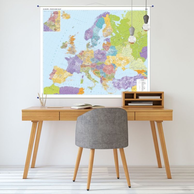 Europa 1:4 500 000. Mapa ścienna. Kody pocztowe. Język angielski. Przykład aranżacji
