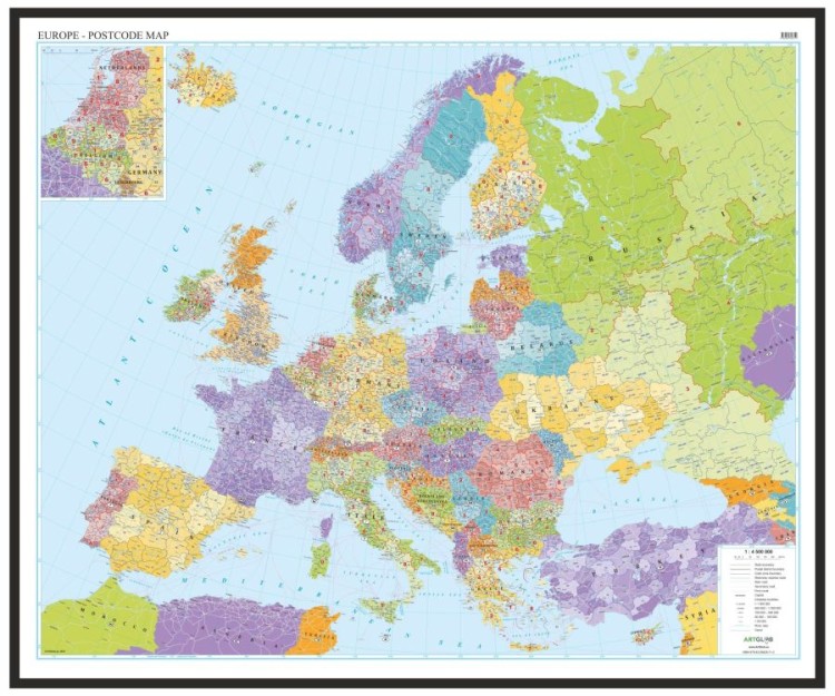 Europa 1:4 500 000. Mapa w ramie drewnianej. Kody pocztowe. Język angielski