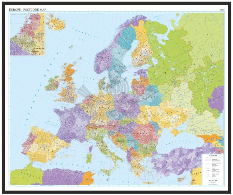 Europa 1:3 750 000. Mapa w ramie drewnianej. Kody pocztowe. Język angielski