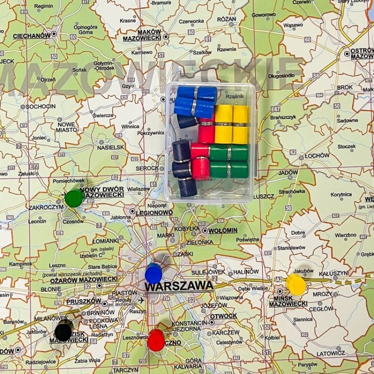 Znaczniki / Magnesy drewniane, neodymowe do oznaczania map. 25 sztuk. Przykład zastosowania