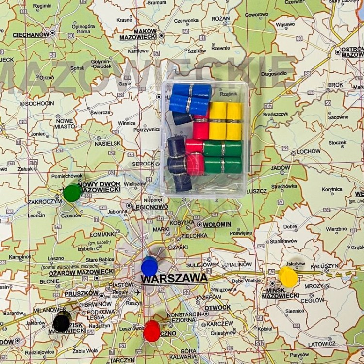 Znaczniki / Magnesy drewniane, neodymowe do oznaczania map. 25 sztuk. Przykład zastosowania