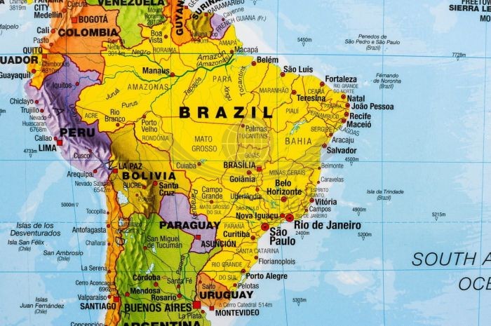 Świat polityczny 1:60 000 000. Mapa, podkładka na biurko i pod mysz dla dzieci wydawnictwa Maps International. Fragment 1