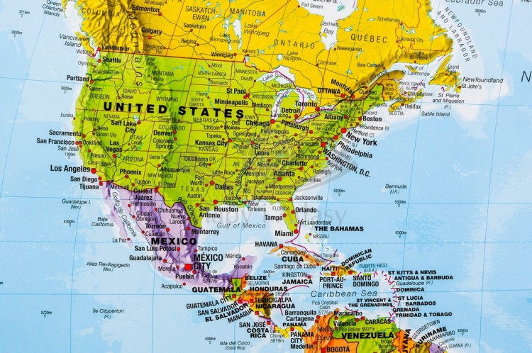 Świat polityczny 1:60 000 000. Mapa, podkładka na biurko i pod mysz dla dzieci wydawnictwa Maps International. Fragment 4