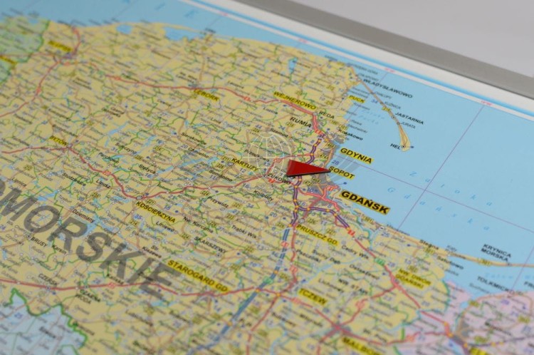 Magnesy trójkątne, jednokolorowe do oznaczania map / Znaczniki. Kolor czerwony. 20 sztuk. Przykład zastosowania