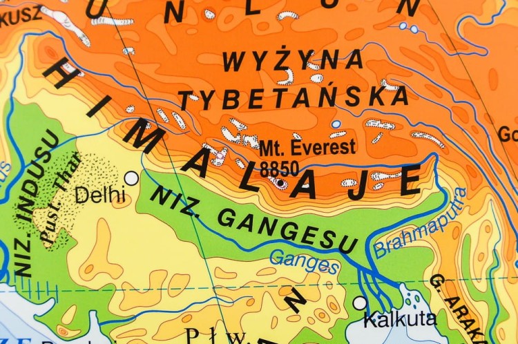Świat ukształtowanie powierzchni 1:19 000 000. Mapa ogólnogeograficzna (fizyczna) do wpinania. Rama alu SLIM. Fragment 3