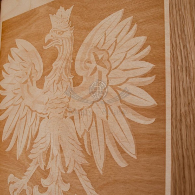 Godło Polski. Grawerowane w drewnie, 34 x 46 cm. Fragment 2