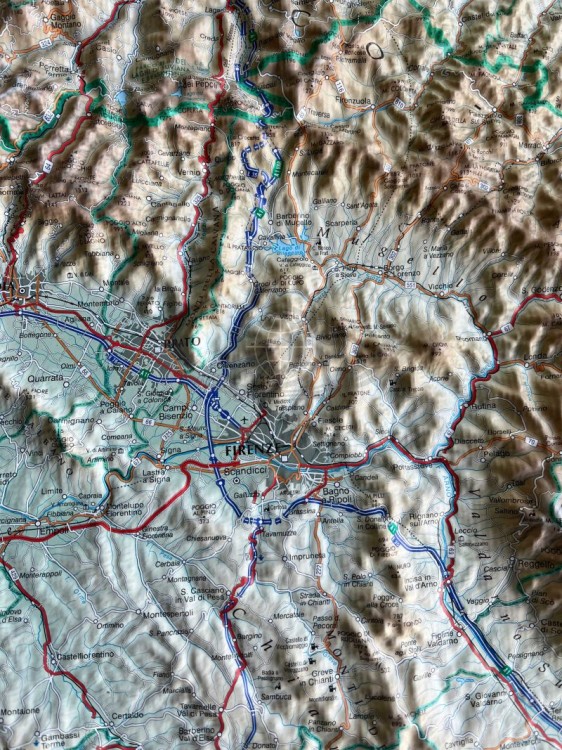 Toskania 1:350 000. Mapa plastyczna (trójwymiarowa). Fragment 2