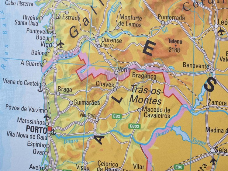 Hiszpania i Portugalia. Mapa ścienna fizyczna wydawnictwa Stiefel. Fragment 1