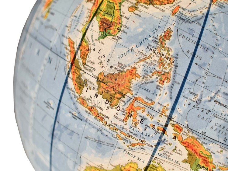 Globus polityczno-fizyczny 32 cm. Podświetlany. Wersja angielska. Po podświetleniu - fragment 3