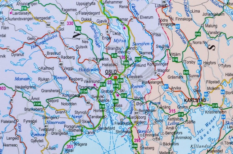 Europa 1:4 300 000. Mapa polityczno-drogowa magnetyczna. Rama alu SLIM. Fragment 9