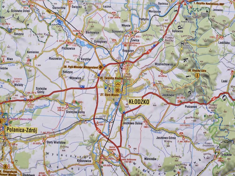 1iemia Kłodzka 1:100 000. Mapa ścienna atrakcji turystycznych wydawnictwa Compass. Fragment 1