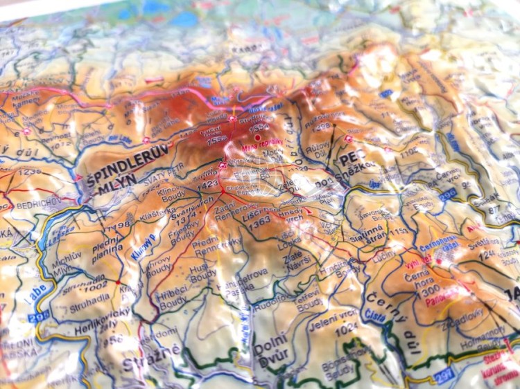 Karkonosze 1:180 000. Mapa plastyczna (trójwymiarowa) - mała. Fragment 2