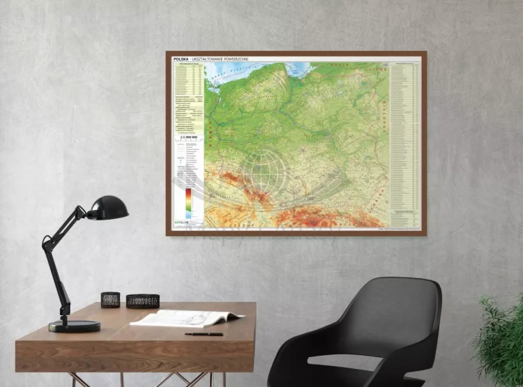 Polska 1:1 000 000. Mapa fizyczna w ramie drewnianej. Przykład aranżacji