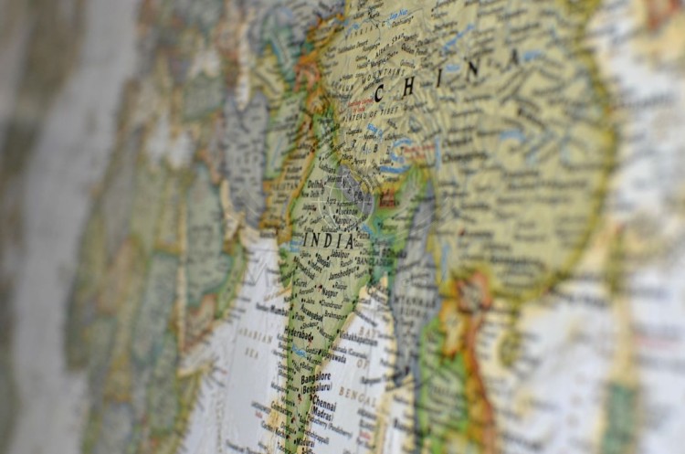 Świat. Mapa polityczna ekskluzywna. Wersja na korku w ramie aluminowej. Fragment 3