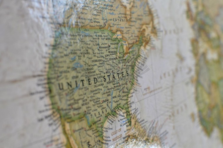 Świat. Mapa polityczna ekskluzywna. Wersja na korku w ramie aluminowej. Fragment 4