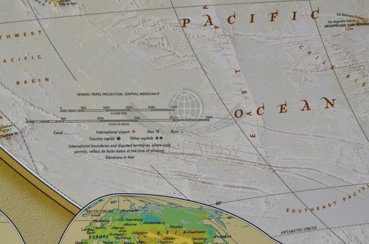 Świat. Mapa polityczna ekskluzywna. Wersja na korku w ramie aluminowej. Legenda