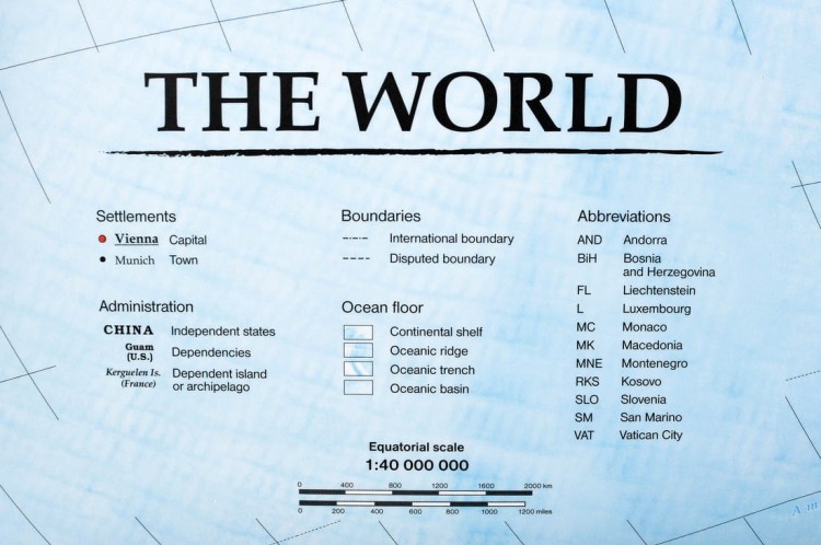 Świat 1:40 000 000. Mapa ścienna polityczna wydawnictwa Freytag & Berndt. Legenda