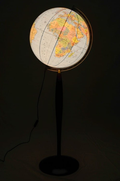 Globus pol-fiz 42 cm Zachem drewniana stopa (2) a.jpg