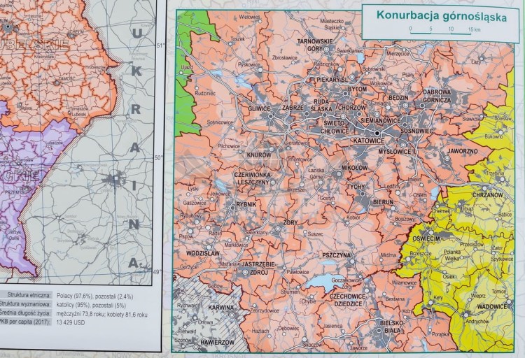 Polska. Mapa fizyczna i administracyjna. Podkładka na biurko. Fragment 2