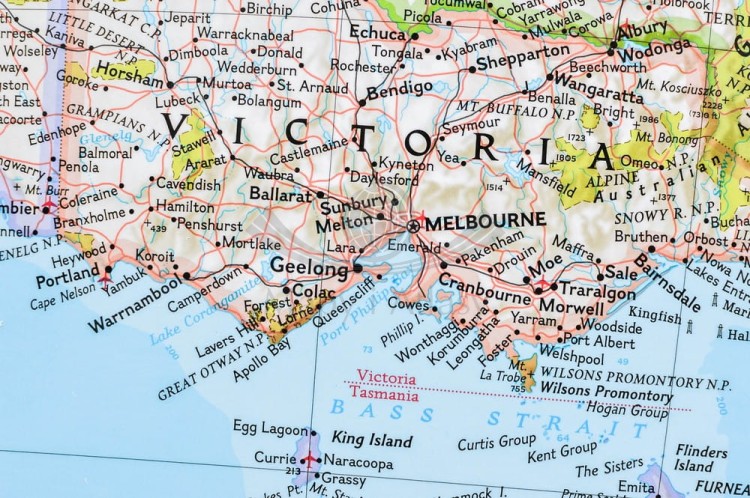 Australia 1:6 413 000 . Mapa polityczna w ramie drewnianej. Wydawnictwo: National Geographic. Fragment 4