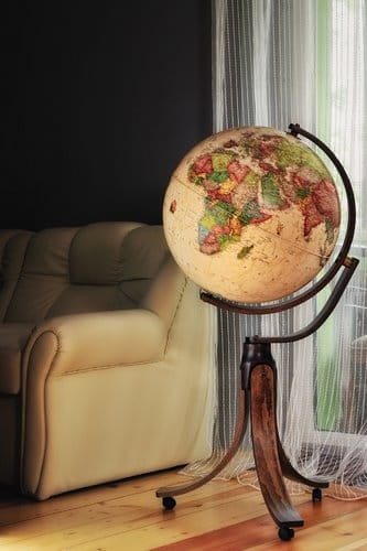 Globus Emily Antiqus 50 cm. Stylizowany, podświetlany. Producent: Nova Rico. Przykład aranżacji 1