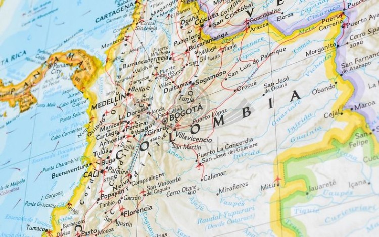 Ameryka Południowa. Mapa polityczna w ramie drewnianej. Wydawnictwo: National Geographic. Fragment 11