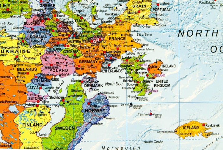 Świat do góry nogami 1:40 000 000. Mapa ścienna polityczna wydawnictwa Global Mapping. Fragment 2