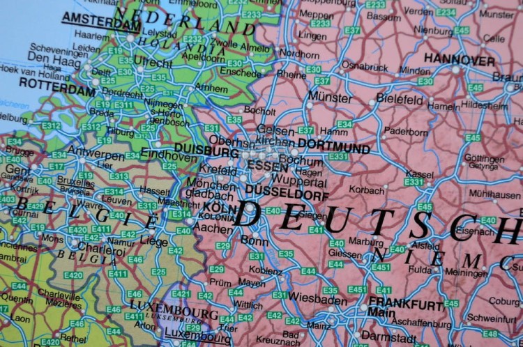 Europa polityczno-drogowa 1:4 700 000 Mapa w ramie Jokart fragment 2