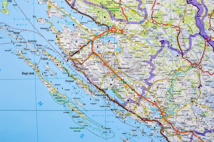 Chorwacja, Słowenia, Bośnia i Hercegowina. Mapa ścienna fizyczno-drogowa wydawnictwa Freytag & Berndt. Fragment 3
