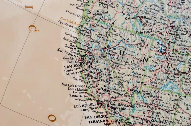 Ameryka Północna 1:13 995 000. Mapa ścienna ekskluzywna. Wydawnictwo: National Geographic. Fragment 2