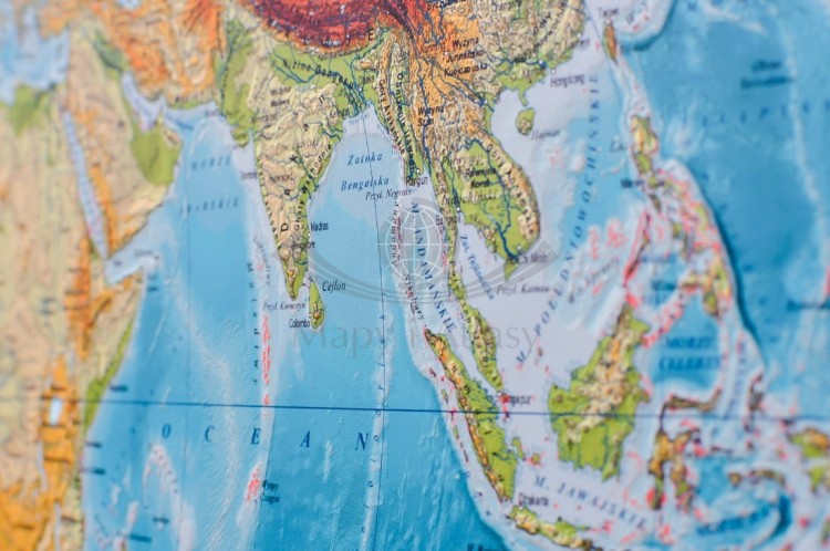 Świat. Mapa polityczna i fizyczna. Podkładka na biurko. Fragment 15