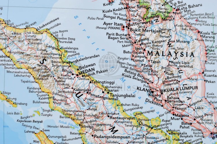 Azja południowo-wschodnia 1:6 497 000. Mapa polityczna w ramie drewnianej. Wydawnictwo: National Geographic. Fragment 2