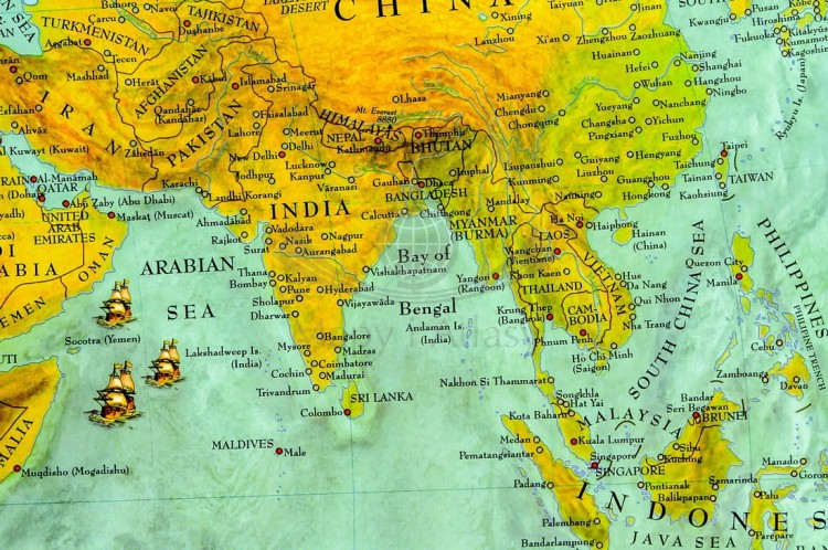 Świat w starym stylu Pergamena (3).jpgŚwiat w starym stylu. Mapa ścienna ozdobna wydawnictwa Pergamena. Fragment 2