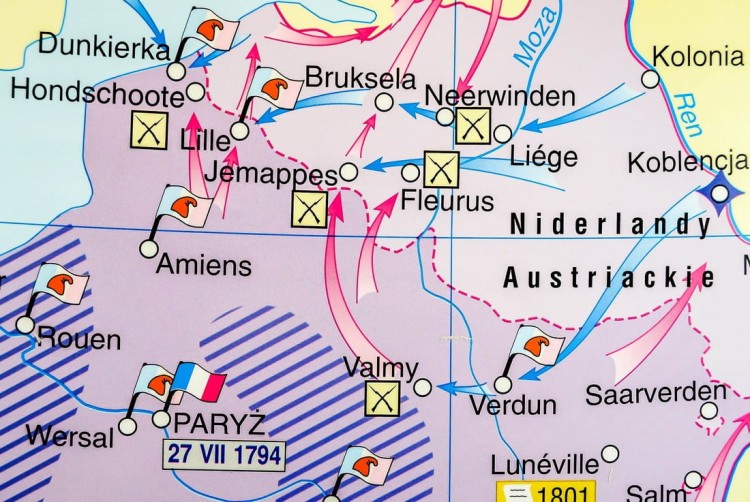 Europa w dobie rewolucji francuskiej / W epoce absolutyzmu oświeconego. Dwustronna mapa ścienna wydawnictwa Nowa Era. Fragment 5