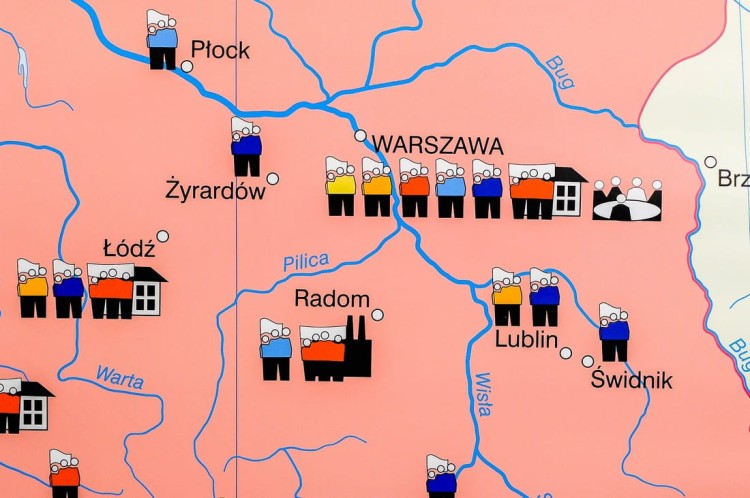 Polska i Europa po II wojnie Światowej / Rozpad systemu komunistycznego. Dwustronna mapa ścienna wydawnictwa Nowa Era. Fragment 2