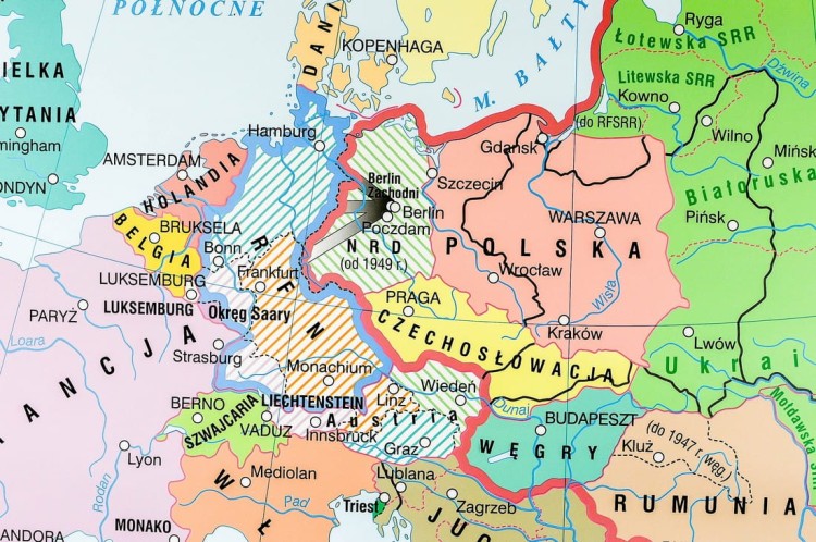 Polska i Europa po II wojnie Światowej / Rozpad systemu komunistycznego. Dwustronna mapa ścienna wydawnictwa Nowa Era. Fragment 7