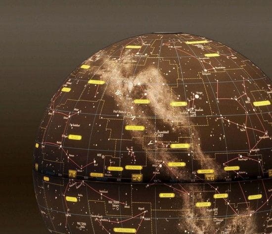 Globus nieba. Wyd. 2019. National Geographic. Podświetlony - fragment