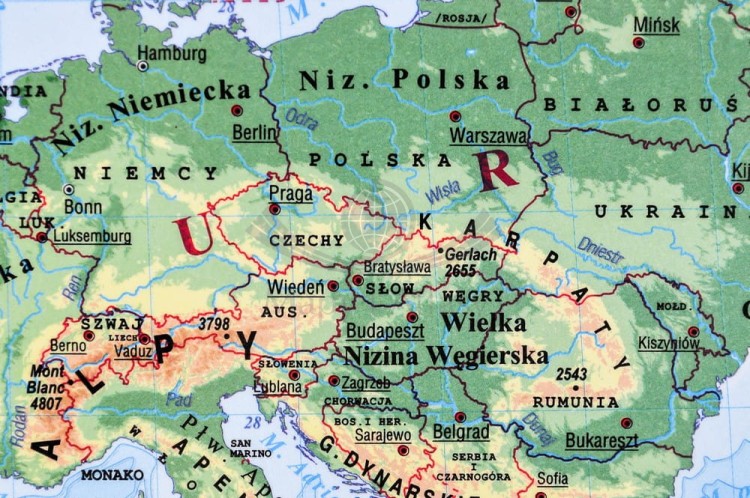 Fizyczna mapa ścienna w skali 1-28 000 000. W formie naklejki. Producent: Piętka. Fragment 3