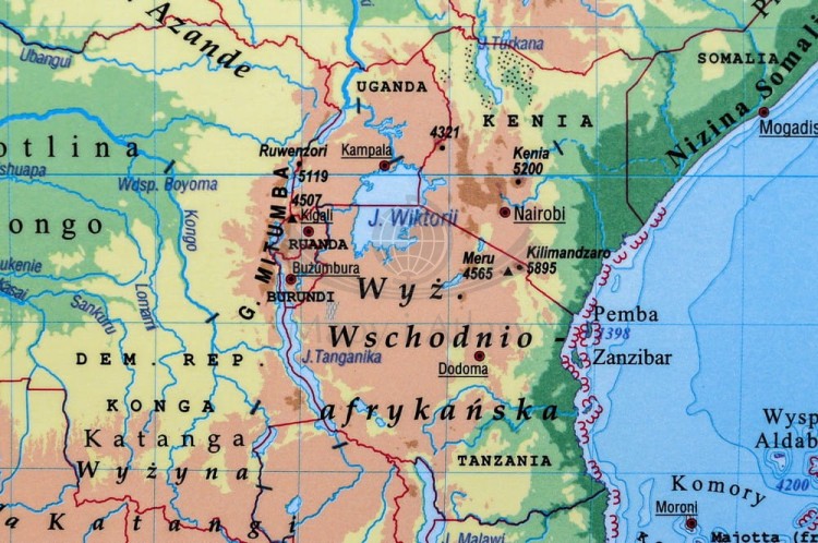 Fizyczna mapa ścienna w skali 1-28 000 000. W formie naklejki. Producent: Piętka. Fragment 5
