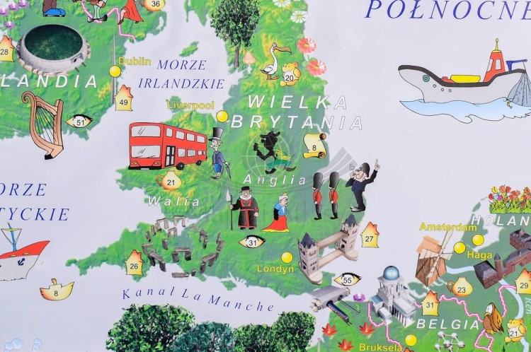 Europa w obrazkach. Mapa dla dzieci w formie naklejki. Producent: Piętka. Fragment 2