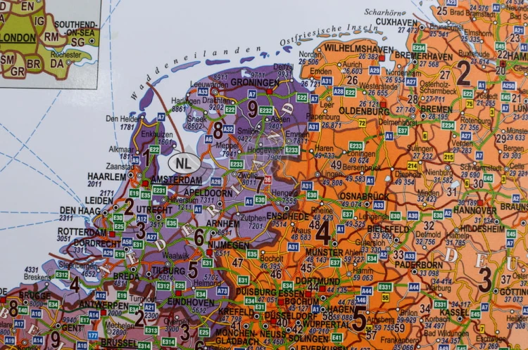 Europa 1:3 600 000. Naklejka, mapa ścienna. Kody Pocztowe. Producent: Piętka. Fragment 2