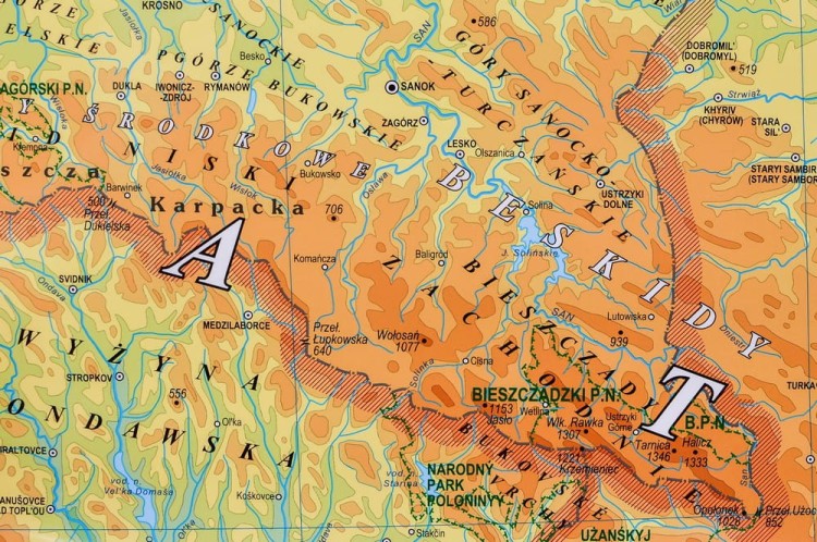 Polska mapa fizyczna, geograficzna w formie naklejki. Wersja STRONG. Skala 1:500 000 Producent: Piętka.Fragment 6