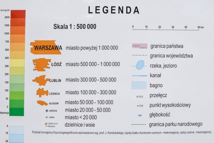 Polska mapa fizyczna, geograficzna w formie naklejki. Wersja STRONG. Skala 1:500 000 Producent: Piętka. Legenda