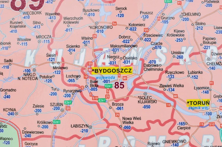 Polska mapa ścienna samochodowa z kodami pocztowymi w formie naklejki. Skala 1:500 000. Producent: Piętka. Fragment 1
