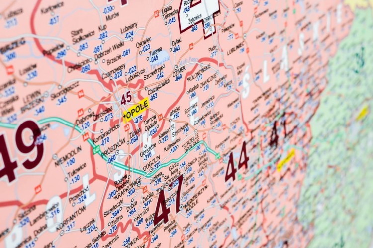 Polska mapa ścienna samochodowa z kodami pocztowymi w formie naklejki. Skala 1:500 000. Producent: Piętka. Fragment 4