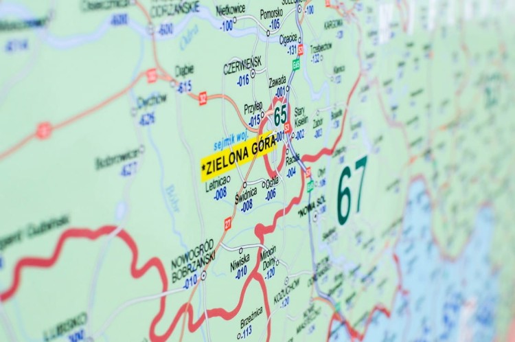 Polska mapa ścienna samochodowa z kodami pocztowymi w formie naklejki. Skala 1:500 000. Producent: Piętka. Fragment 5